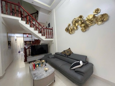 Chính chủ bán nhà 3 tầng lệch - ngõ oto đường Nguyễn văn Cừm trung tâm Thành Phố 0