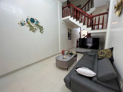 Chính chủ bán nhà 3 tầng lệch - ngõ oto đường Nguyễn văn Cừm trung tâm Thành Phố 2