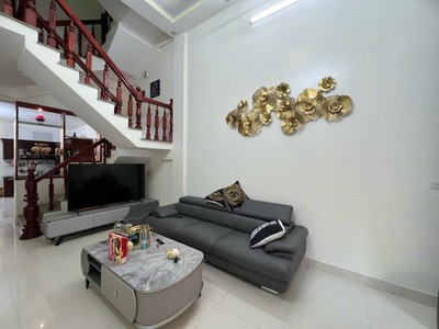 Chính chủ bán nhà 3 tầng lệch - ngõ oto đường Nguyễn văn Cừm trung tâm Thành Phố 5