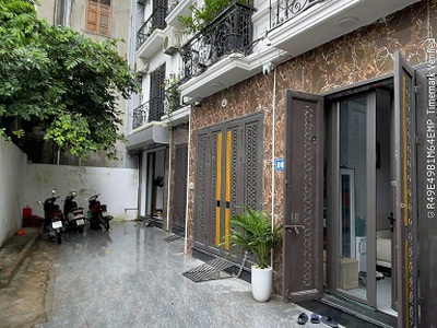 Cho thuê nhà nguyên căn 4 tầng 1 tum sân phơi, ưu tiên hộ gia đình 3