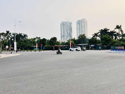 Bán nhà hồng tiến, 65m x 4 tầng, mặt tiền 13.5m, vỉa hè đá bóng, xe container quay đầu 3