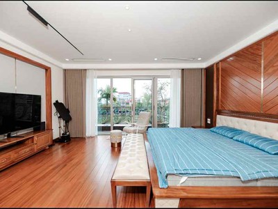 Siêu phẩm mặt hồ bồ đề, 100m x 7 tầng, mặt tiền 5.8m, thang máy, gara, kinh doanh, full nội thất 3