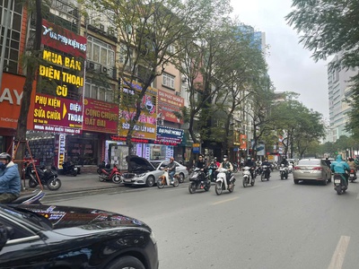 Tôi cần bán nhà mặt ngõ thái hà - vị trí đoạn kinh doanh sầm uất nhất phố, vỉa hè rộng 2