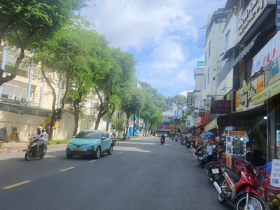 Giảm sâu 2 tỷ, nhà 3 tầng sát mt sư vạn hạnh, rộng 4.5m sổ vuông đẹp, 5pn  có phòng ở trệt , bán gấp 0