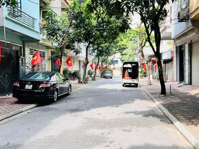 Bán mảnh đất 2 thoáng, 76m, mặt tiền 7.6m, phân lô, vỉa hè , ôtô tránh 1