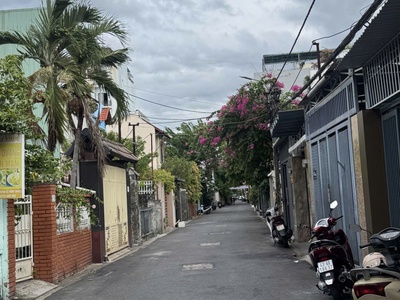 Nhà mặt tiền đường nhựa 7m ngang 6.5m vị trí sát biển mỹ khê hiếm nhà bán nhà một đời chủ 2