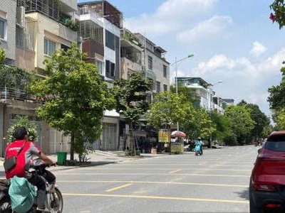 Bán nhà liền kề văn phú - 90 m2 hoàn thiện đường 24m văn phú hà đông hoàn thiện với 5 tầng giá chỉ 0