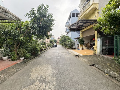 Cần bán 80m2 đất TĐC Kiêu Kỵ, cách 20m ra vườn hoa to, cách 500m ra chợ Cầu Chùa 1