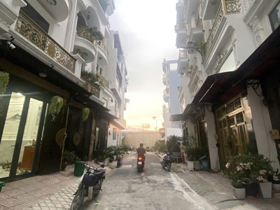 Gấp bán nhà ngay chợ bình thành hẻm nhựa 7m xe hơi ngủ nhà 61m2-5 tầng 6 tỷ 3 1