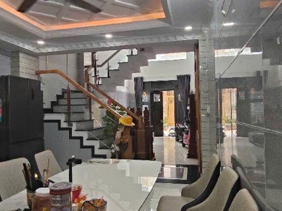 Gấp bán nhà ngay chợ bình thành hẻm nhựa 7m xe hơi ngủ nhà 61m2-5 tầng 6 tỷ 3 2