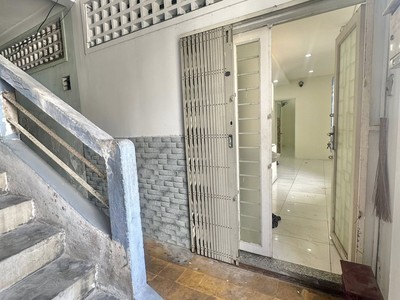 Chính chủ bán chung cư thang bộ 366 Nguyễn Chí Thanh Q.10 - 75m2 - 3pn 2wc 5