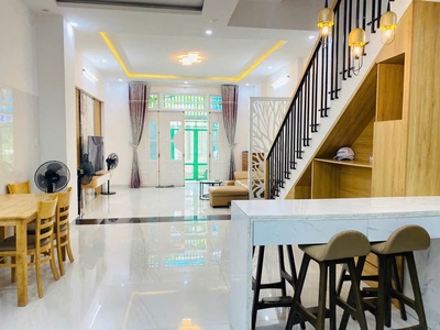 Nhà đẹp 3 tầng mặt tiền đường Dương Trí Trạch 1