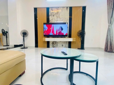 Nhà đẹp 3 tầng mặt tiền đường Dương Trí Trạch 2