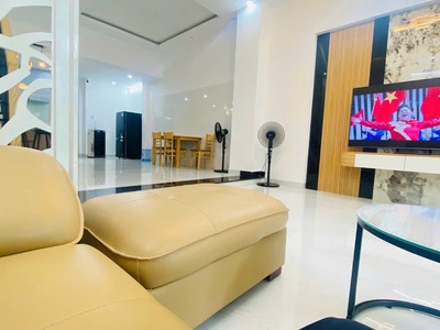 Nhà đẹp 3 tầng mặt tiền đường Dương Trí Trạch 3