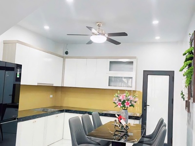 Bán nhà Hoàng Hoa Thám ngõ ô tô thông, gần phố, 44m  x 5 tầng hơn 14 tỷ 2