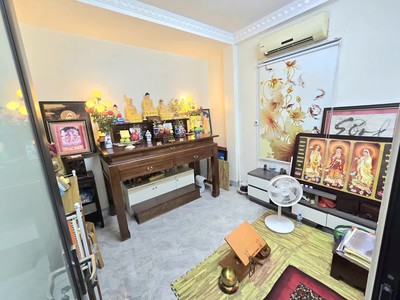 Bán nhà ngõ thịnh hào2. 25m2. 5 tầng. mặt tiền 3.2m. giá 8.35 tỷ đống đa hà nội 4