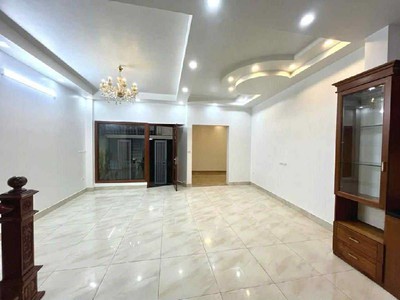 Nhà mới tân xuân 38m2, 5 tầng đẹp, ngõ thông thoáng, ở sướng, giá chỉ 6  tỷ 2