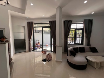 Bán nhà  đường số 11, q.9, tăng nhơn phú b. dt 110m2, 2 tầng, 3pn. sổ hồng, giá 7.35  tỷ. 1