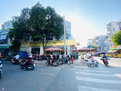 Bán nhà góc 2 mặt tiền phan văn hớn gần trường chinh, dt210m2, nở hậu 0