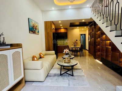 Bán gấp nhà mặt tiền trung tâm hải châu, đầy đủ công năng, nội thất xịn xò, sân thượng thoáng mát 1