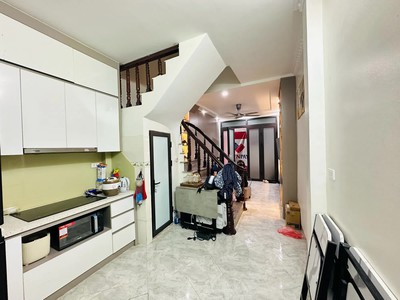 Bán nhà ngõ thịnh hào2. 25m2. 5 tầng. mặt tiền 3.2m. giá 8.35 tỷ đống đa hà nội 0