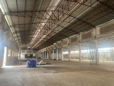 Cho thuê nhà kho 510m2 MT đường Tôn Đản, sẵn điện, nước, giá 25 triệu 0