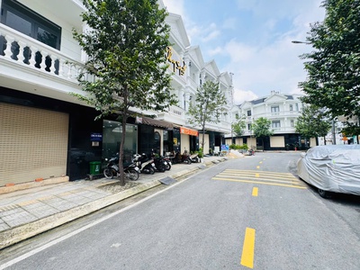 Bán nhà 2 mặt tiền   xe hơi trước sau   kdc lái thiêu   3 tầng hoàn công   70m    6.5 tỷ 2
