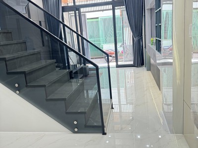 Nhà hai tầng mới đẹp sát mặt tiền trương thị hoa. vị trí vip gần siêu thị mega market quận 12. 1