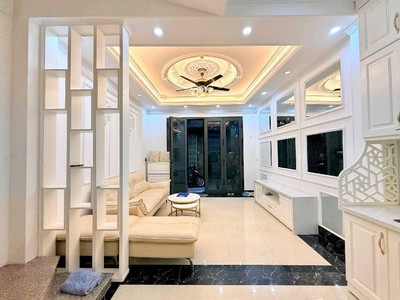 Hơn 8 tỷ   pháo đài láng   gần đh ngoại thương, hv ngoại giao   nhà đẹp 6 tầng ở ngay 0