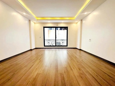 Bán nhà mới xây thang máy ngõ 310 nghi tàm 5 tầng ở ngay full nội thất 4