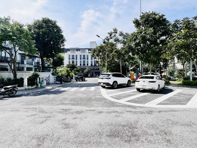 Liền kề thạch bàn, 128m x 4 tầng, mặt tiền 5.2m, an ninh tuyệt đối, công viên cây xanh, giao thông 1