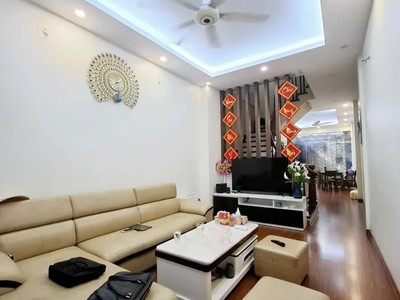 Bán nhà ngõ giếng mứt 55m2. 4 tầng. măt tiền 3.3. giá 13.5 tỷ hai bà trưng hà nội 0