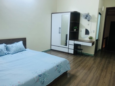 Cho thuê nhà Văn Cao, DT: 90m2, 4 p.ngủ khép kín. 6