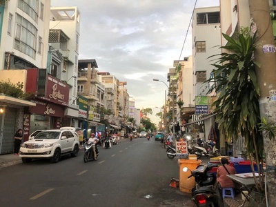 Bán nhà mặt tiền vĩnh viễn quận 10 4 tầng, 65m , ngang 4.5m, dòng tiền 530triệu/năm, giá 21.6 tỷ tl 0