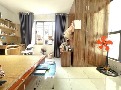 Hoàng quốc việt 18m x5 tầng chỉ 4,250 tỷ ngõ thông,lô góc,ô tô qua nhà,dân xây,30m ra phố 3