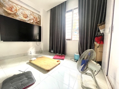 Hoàng quốc việt 18m x5 tầng chỉ 4,250 tỷ ngõ thông,lô góc,ô tô qua nhà,dân xây,30m ra phố 0