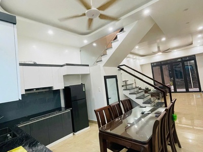 Cho thuê nhà riêng xây mới có đủ đồ , ô tô đỗ cửa . Chuyên gia , văn phòng ,  gia đình ở ok 1