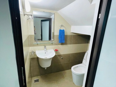 Cho thuê nhà riêng xây mới có đủ đồ , ô tô đỗ cửa . Chuyên gia , văn phòng ,  gia đình ở ok 5