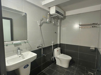 Bán nhà 84m2 mặt đường bờ kênh hà huy tập   đối diện công viên 2