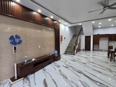 Bán nhà 2.5 tầng ngõ đường Điện Biên Phủ, TP Hải Dương, 96m2, mt 7m, 3 ngủ, 2vs, gara oto 2