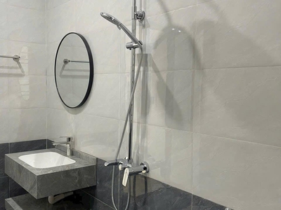 Bán căn nhà 3 tầng ngõ phố Mai Hắc Đế, ph Cẩm Thượng, TP HD, 42.8m2, mt 5.5m, 3 ngủ 8