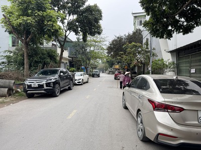 Bán đất đường Chính Trung, xã Gia Lâm 135,5m2   Vị trí Vàng Đầu Phố, Tiềm Năng Kinh Doanh Lớn 2