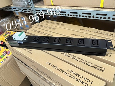 Thanh nguồn PDU, ổ điện 06 ổ chuẩn C13, có MCB32A bảo vệ thiết bị điện an toàn . 1