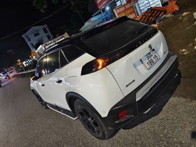 Bán Peugeot 2008 GT line , xe mầu trắng nguyên bản mới 90 , odo 4 vạn chuẩn 4