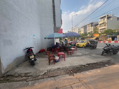 Mặt đường Hồ Sen - 32,7m2 - ngang 5,54 cực hiếm - vuông vắn - cạnh ngõ - giá cực tốt 259 tr/m2 2