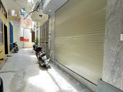 Bán nhà mới phố đại la 40m2  5 tầng thang máy  50m ra mặt phố 9.3tỷ 0
