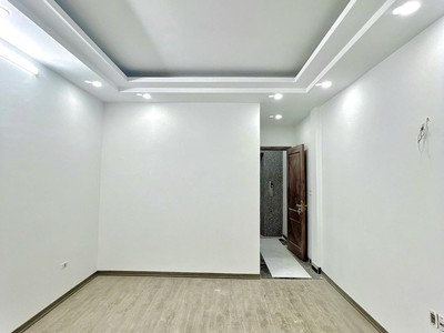 Bán nhà mới phố đại la 40m2  5 tầng thang máy  50m ra mặt phố 9.3tỷ 3