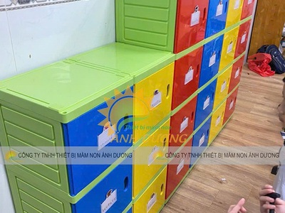 Tủ đựng cặp mầm non, tủ nhựa đựng balo mầm non chia theo ô 1