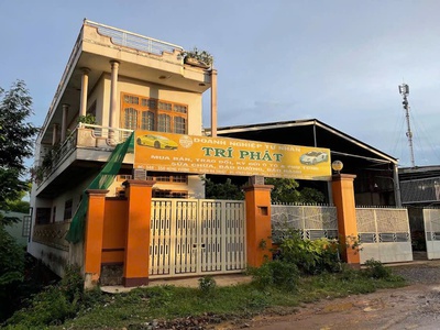 Sở hữu 2 lô đất đất đẹp - chủ cần bán gấp có sẵn nhà 0