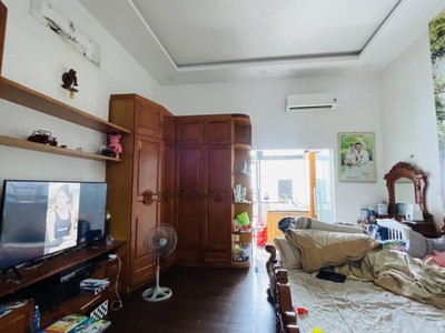 Bán nhà mặt phố q.2, p. cát lái, đường số 10, dt 162m2, 3 tầng, 4pn. sổ hồng, giá 18.7 tỷ. 4